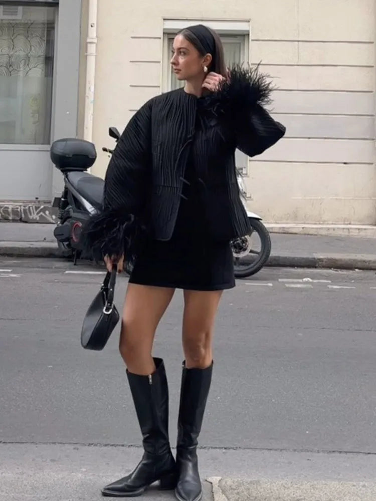 Abrigo Alba con puños de plumas